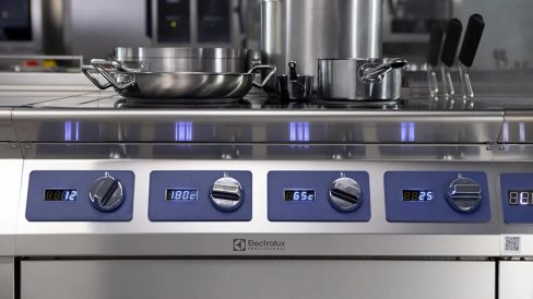 free-zone-induction-4knobs-digital-displays-e-XP-700-900-modular-cooking-electrolux-professional-dim-900x530-1-488x274-1.jpg free-zone-induction-4knobs-digital-displays-e-XP-700-900-modular-cooking-electrolux-professional-dim-900x530-1-488x274-1.jpg